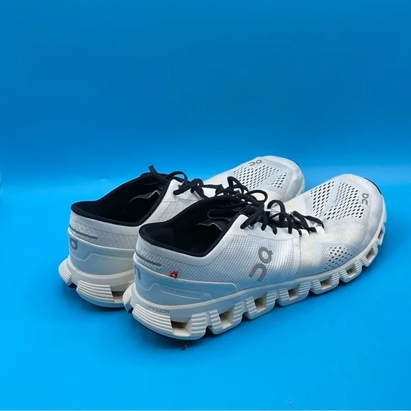 On Running White and Black Women's Sneakers - Picture 3 of 4